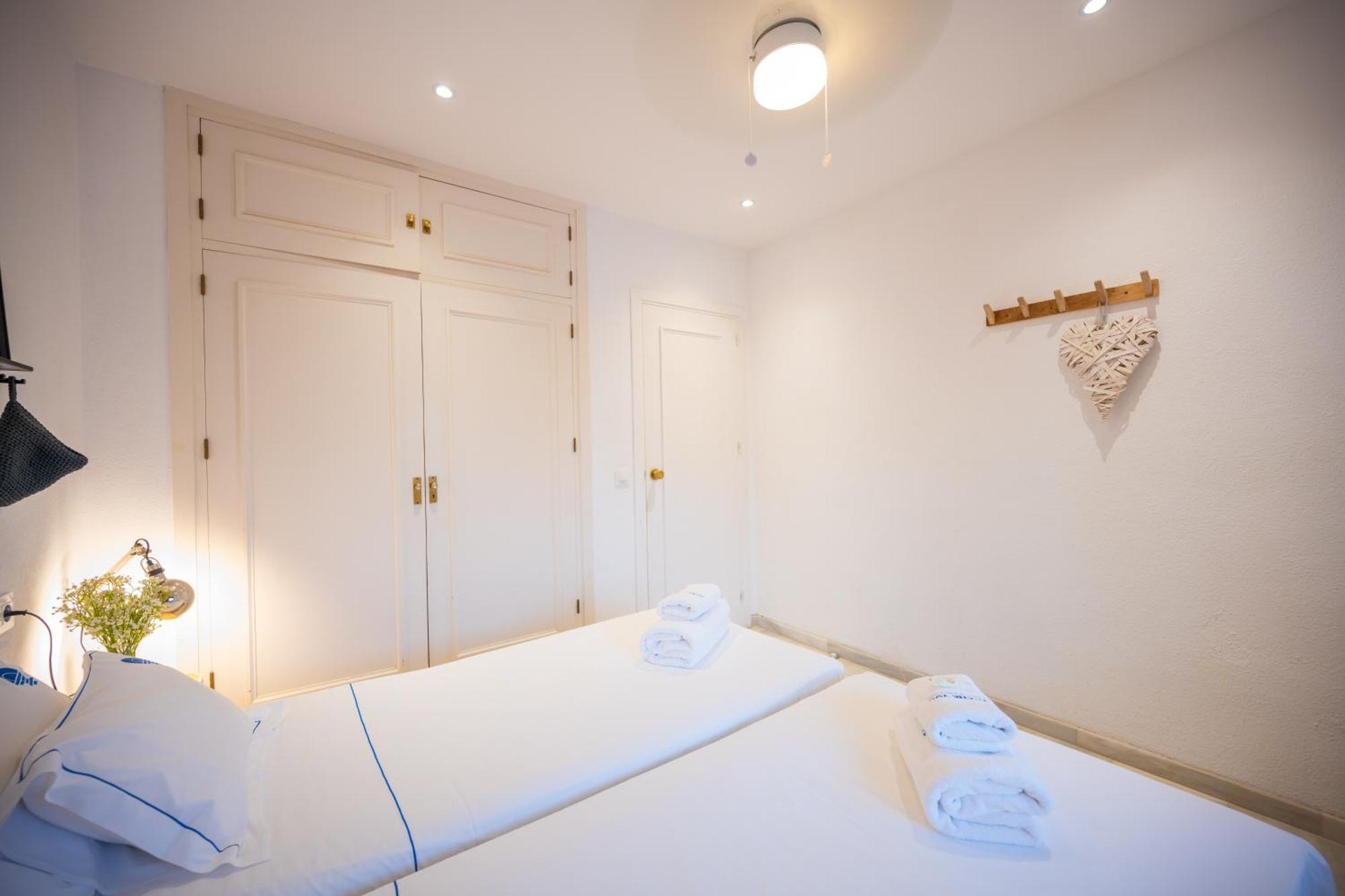 Typical Beach House Las Chapas Playa With Heated Pool Marbella Exteriör bild