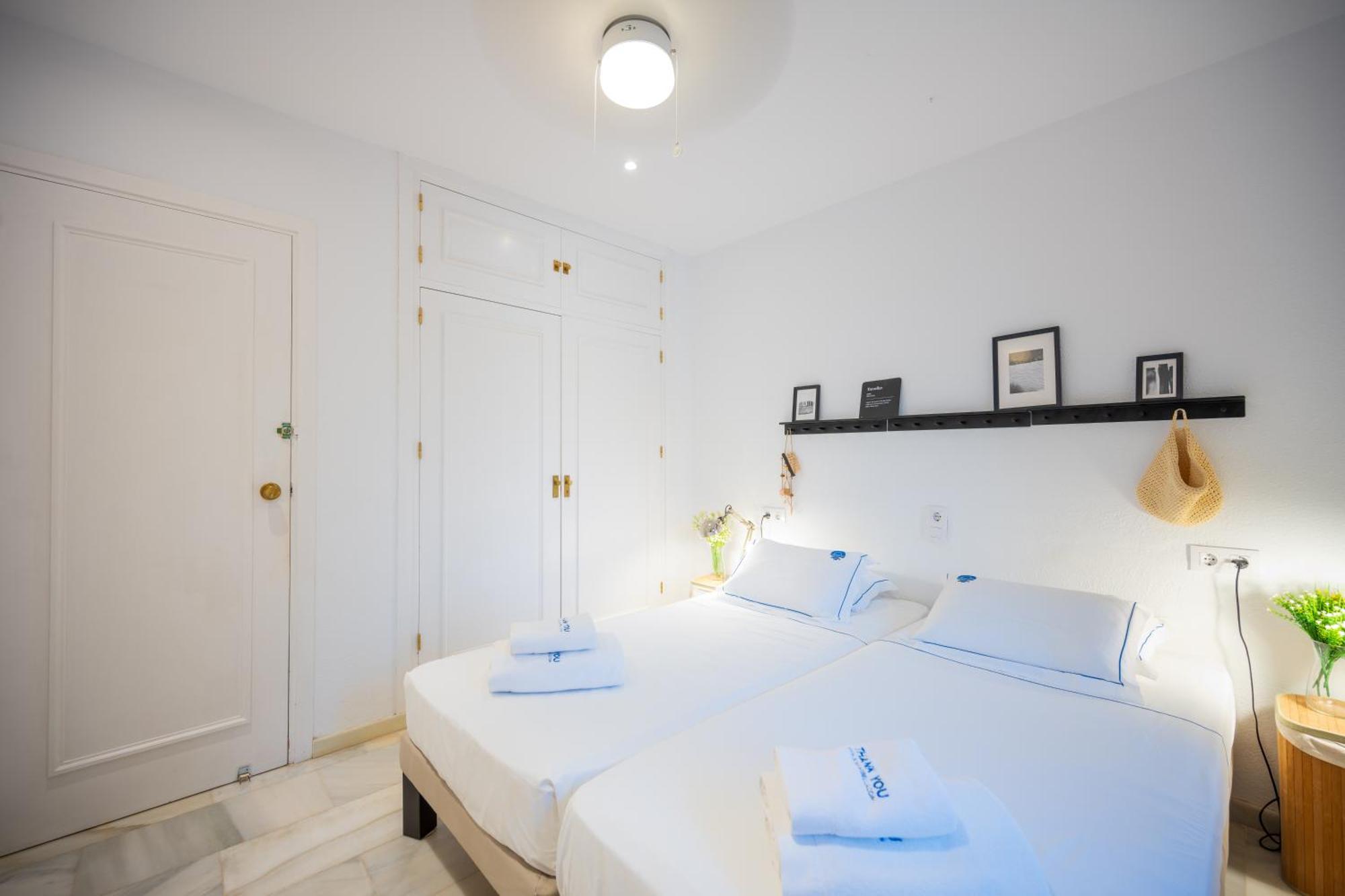 Typical Beach House Las Chapas Playa With Heated Pool Marbella Exteriör bild