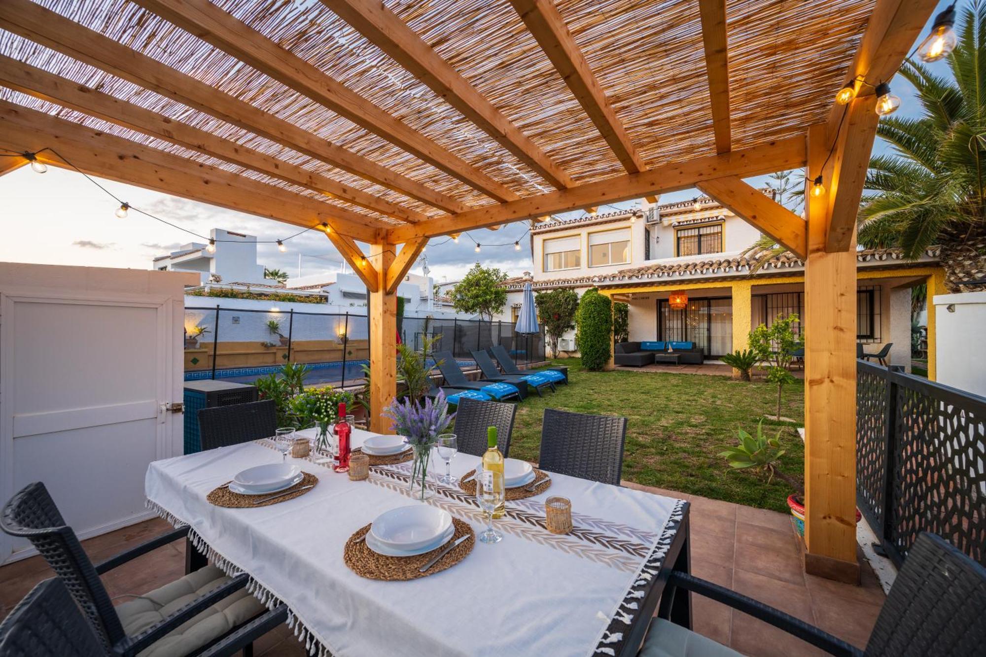 Typical Beach House Las Chapas Playa With Heated Pool Marbella Exteriör bild